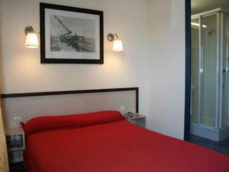 Logis Hotel Restaurant La Regence Cherbourg-en-Cotentin Eksteriør billede